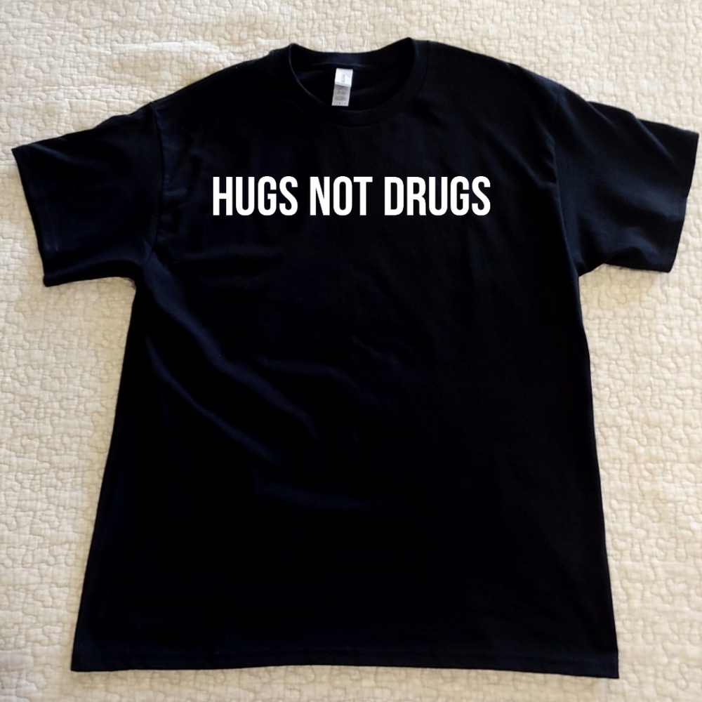 NWT HUGS NOT DRUGS Graphic Tee, Various Sizes, Black, Short Sleeved